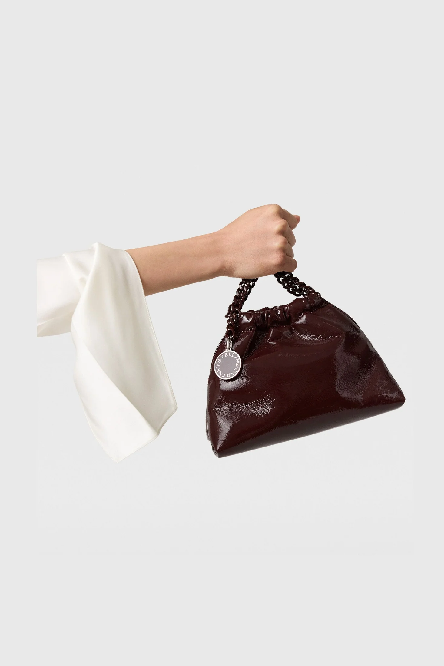 Bolso Mini Falabella Drawstring Crinkled Patent Alter Mat - Image 6
