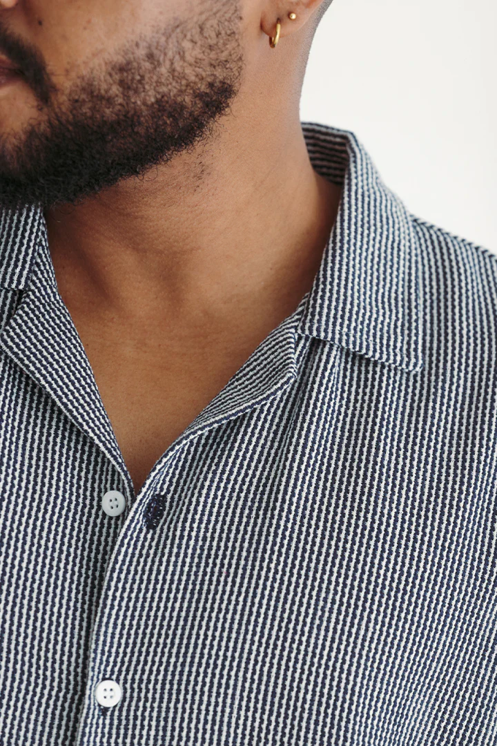 Camisa Tejida Rayas Azul y Blanco - Image 2