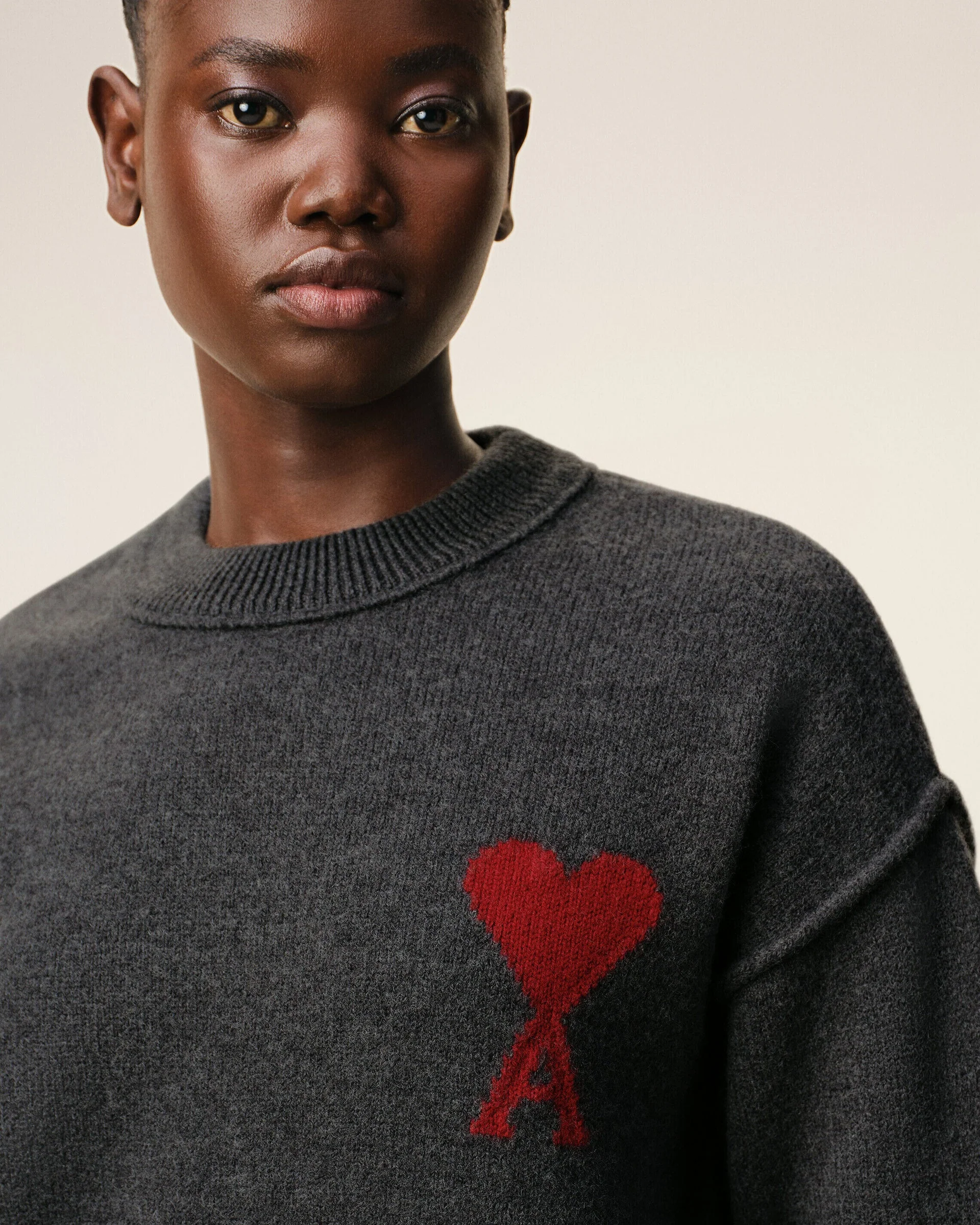 Jersey De Cuello Redondo De Lana Gris Con Estampado Ami De Coeur Unisex - Image 2