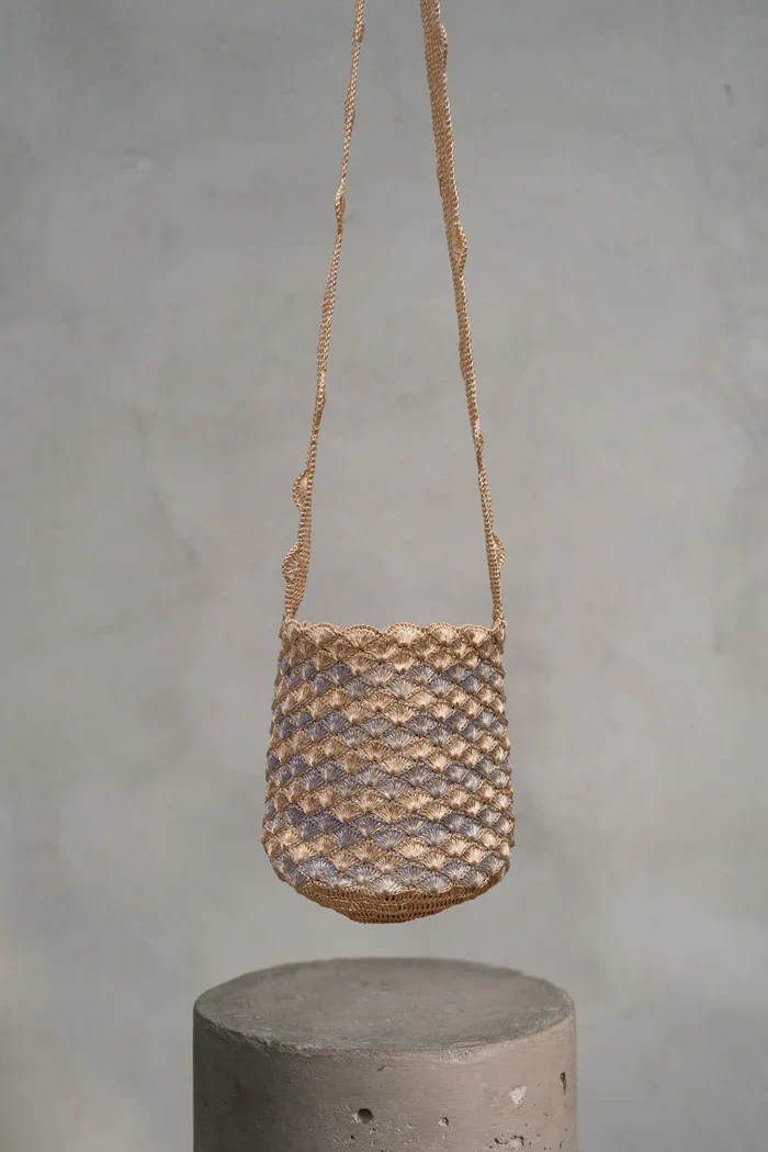 Mochila Conchas Franjas Oro Solar