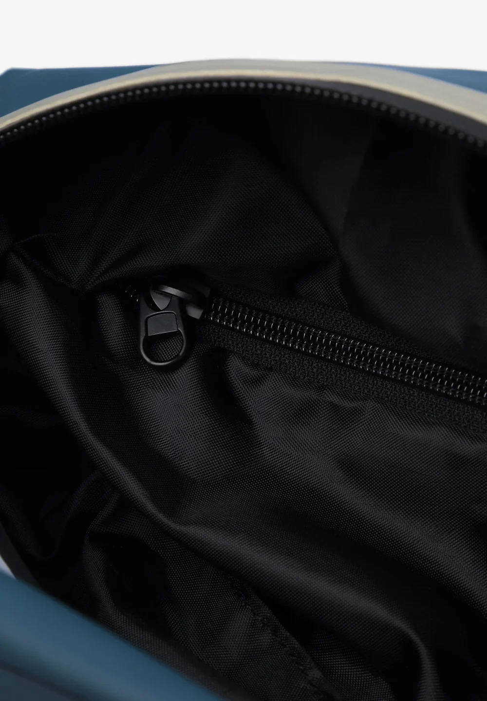 Neceser Thermosealed Travel Case - Image 5