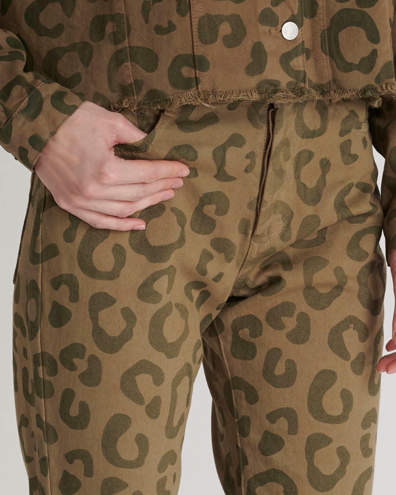 Pantalón Animal Print - Image 4