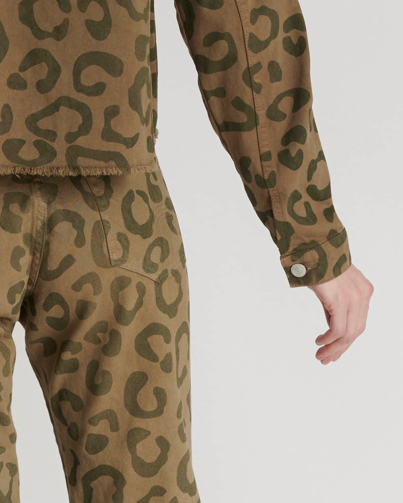 Pantalón Animal Print - Image 5