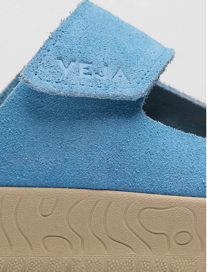 Sandalia Veja De Mujer Etna Suede Aqua Almond - Image 3