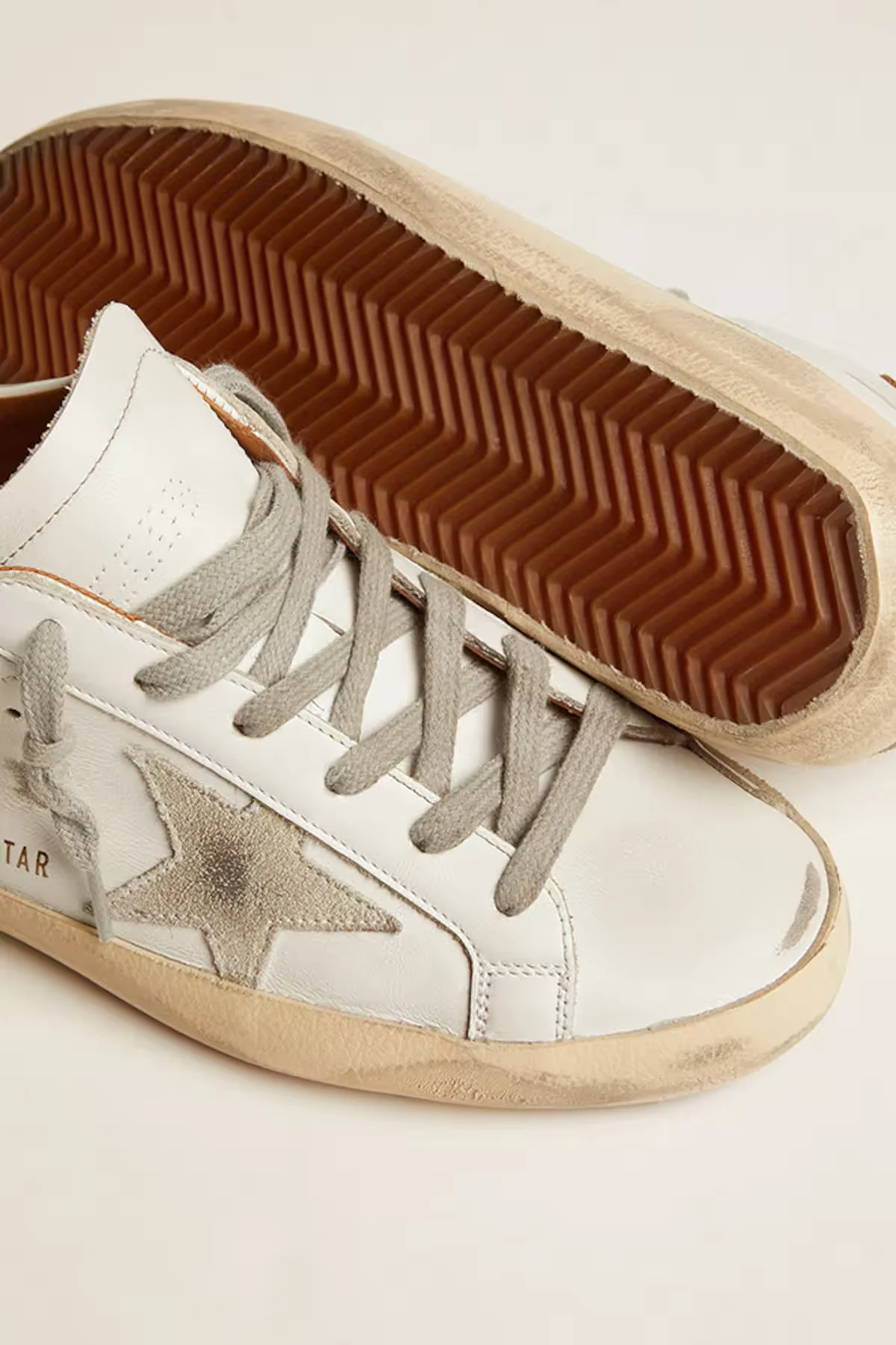 Tenis Golden Goose Super Star Leather Star Heel Hombre - Image 3