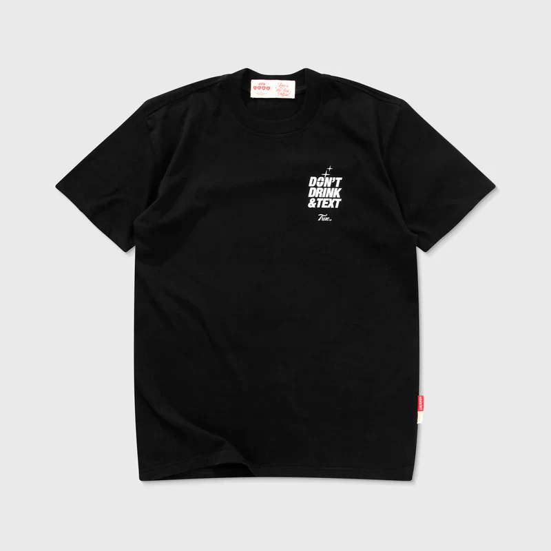 T-Shirt Con Texto True X Smirnoff Negra - Image 5