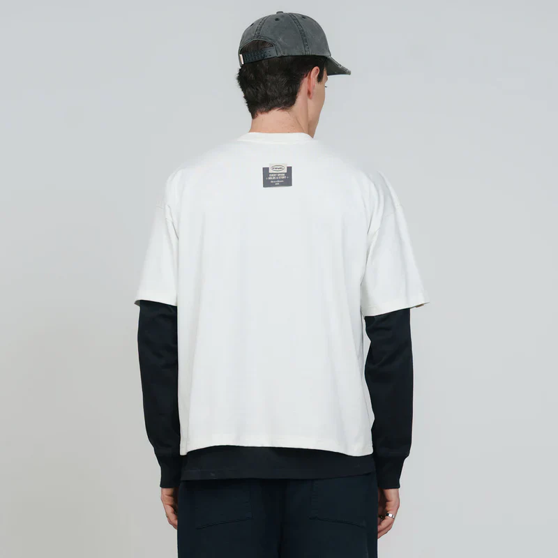T-Shirt Cuadrada Text Me Blanca - Image 3