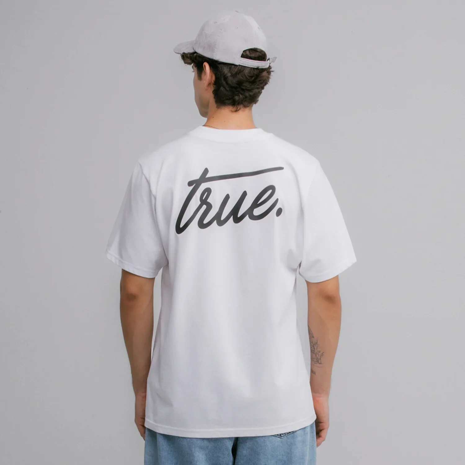 T-Shirt Cursive Logo Hombre - Image 3
