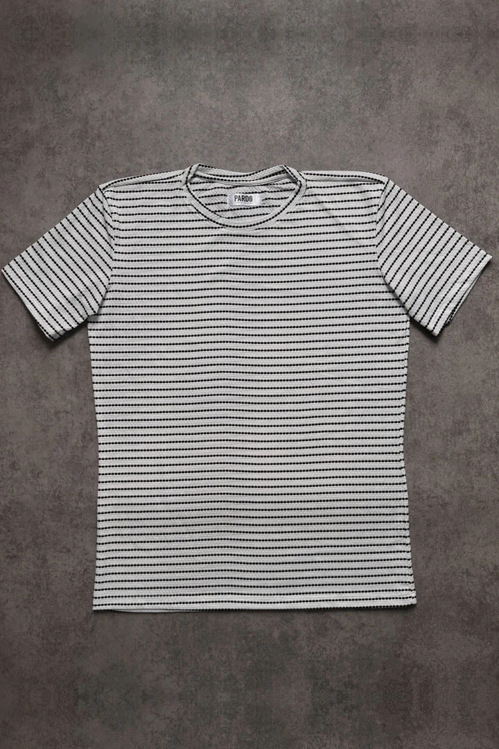 T-Shirt Texturizada Blanca Rayas Negras