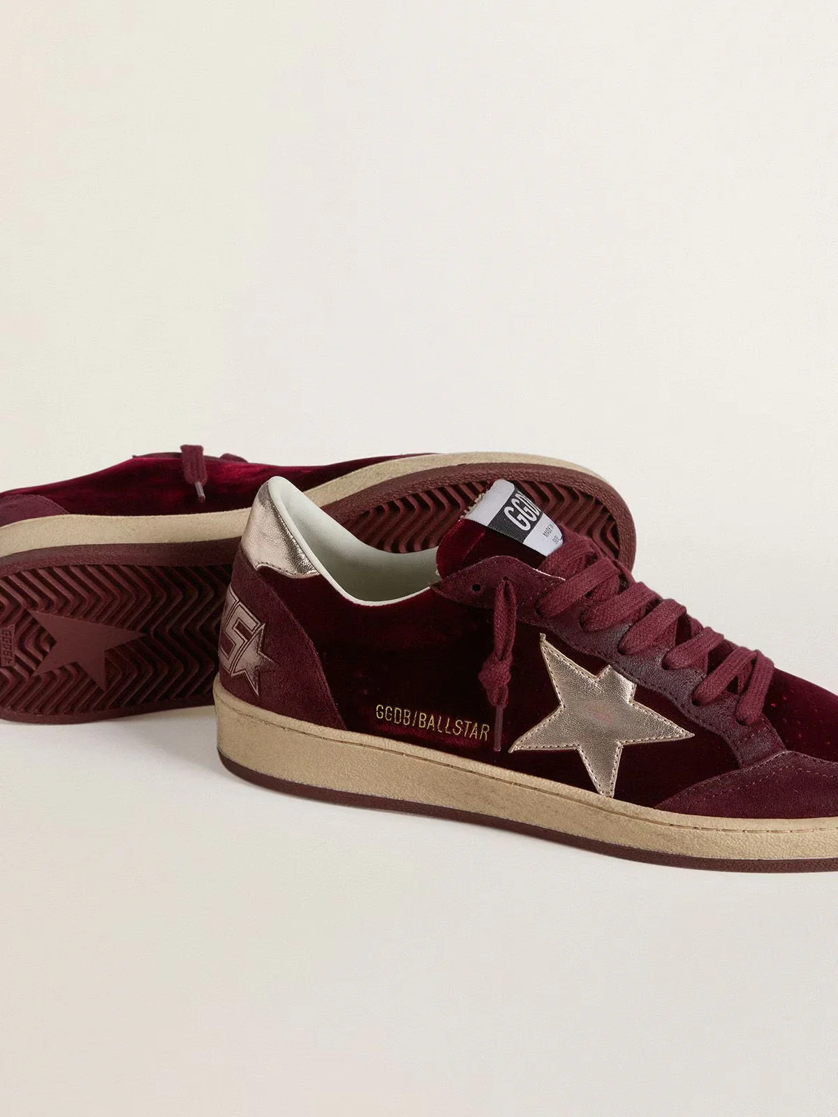 Tenis Golden Goose Ballstar Velvet Upper Suede Toe And Spur Laminated Star Mujer - Image 4