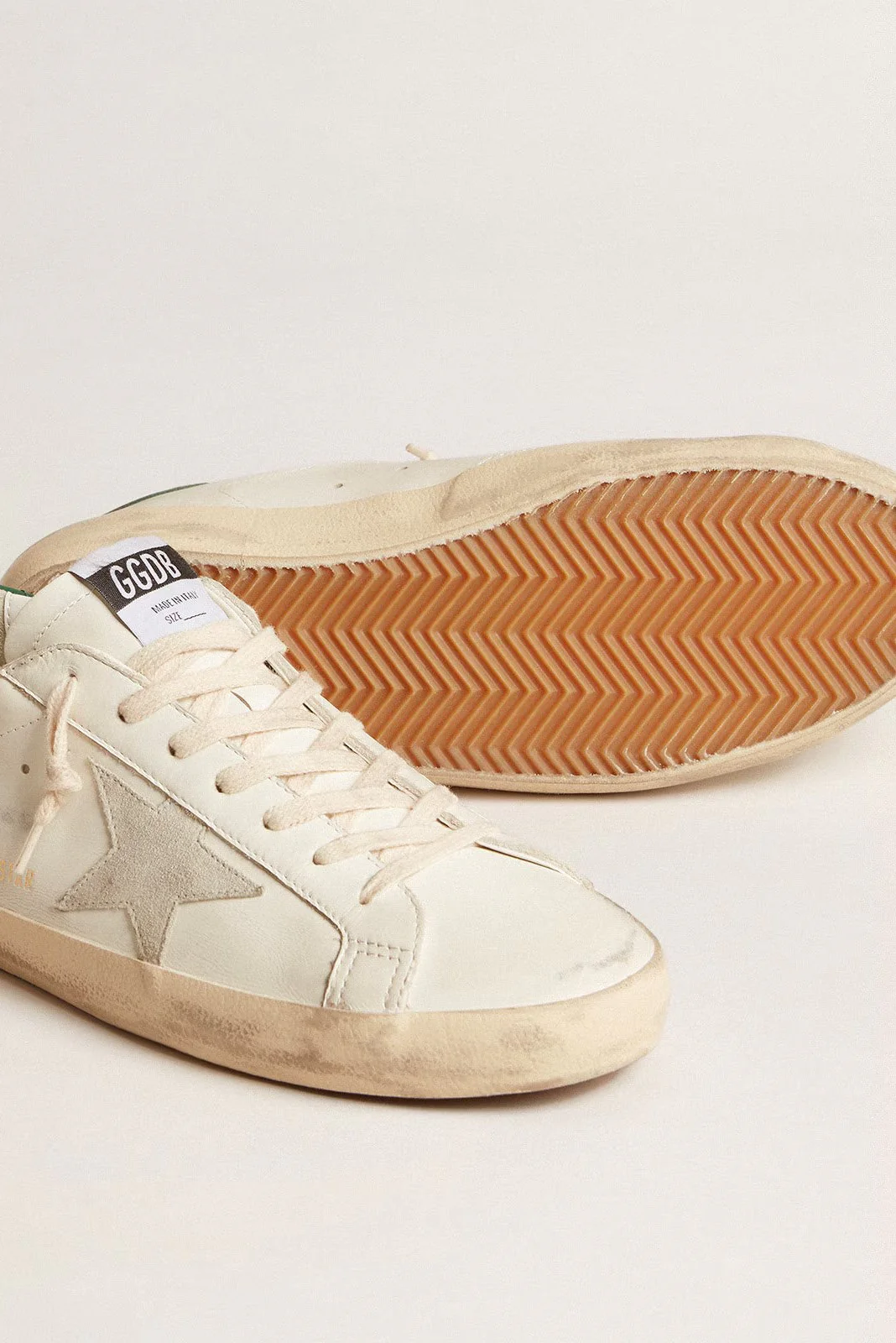 Tenis Golden Goose Super-Star Leather Upper And Heel Suede Star Hombre - Image 3