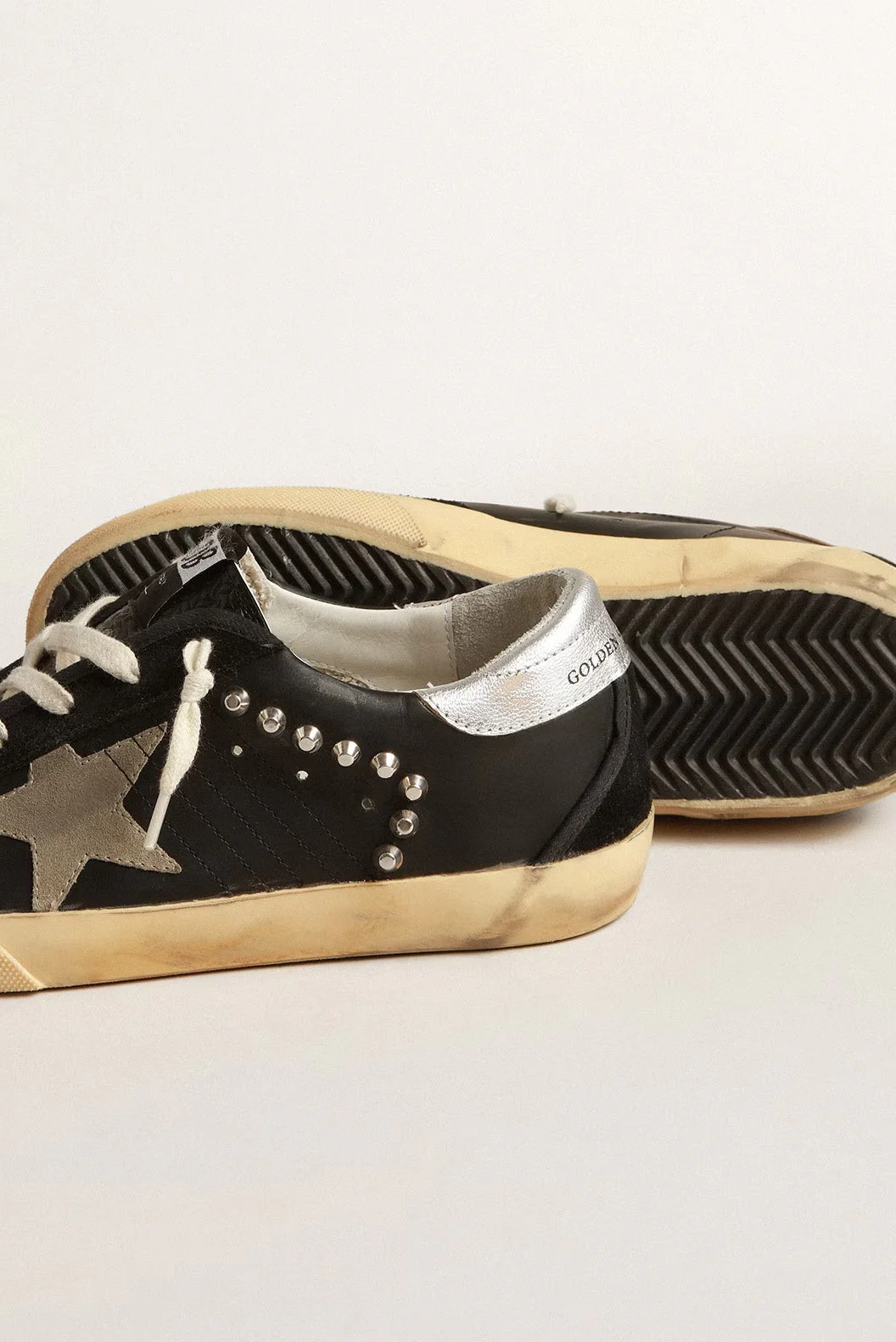 Tenis Golden Goose Super Star Leather With Stitchings And Studs Mujer - Image 4