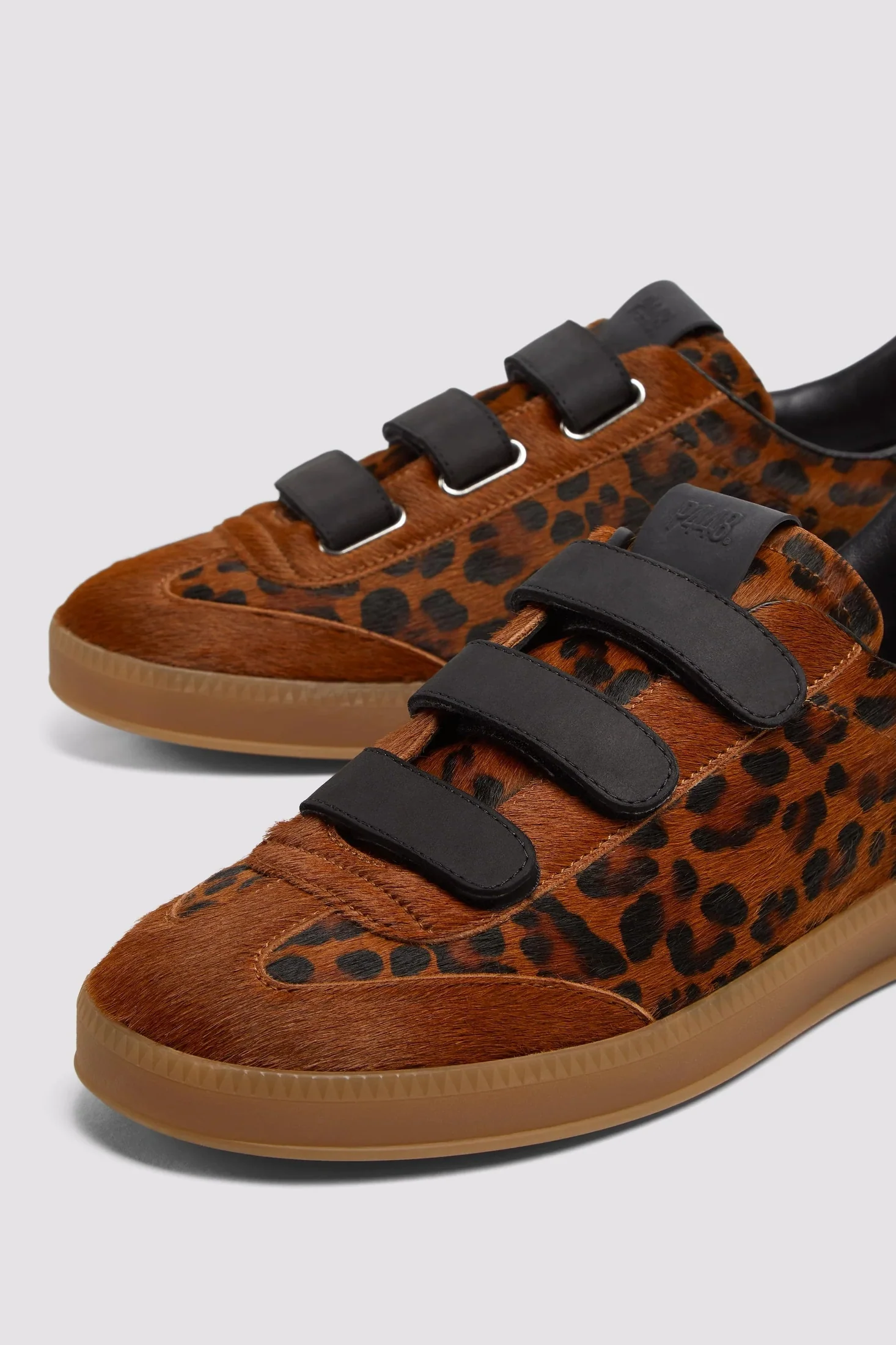 Tenis P448 Capri Leopardo Mujer - Image 4