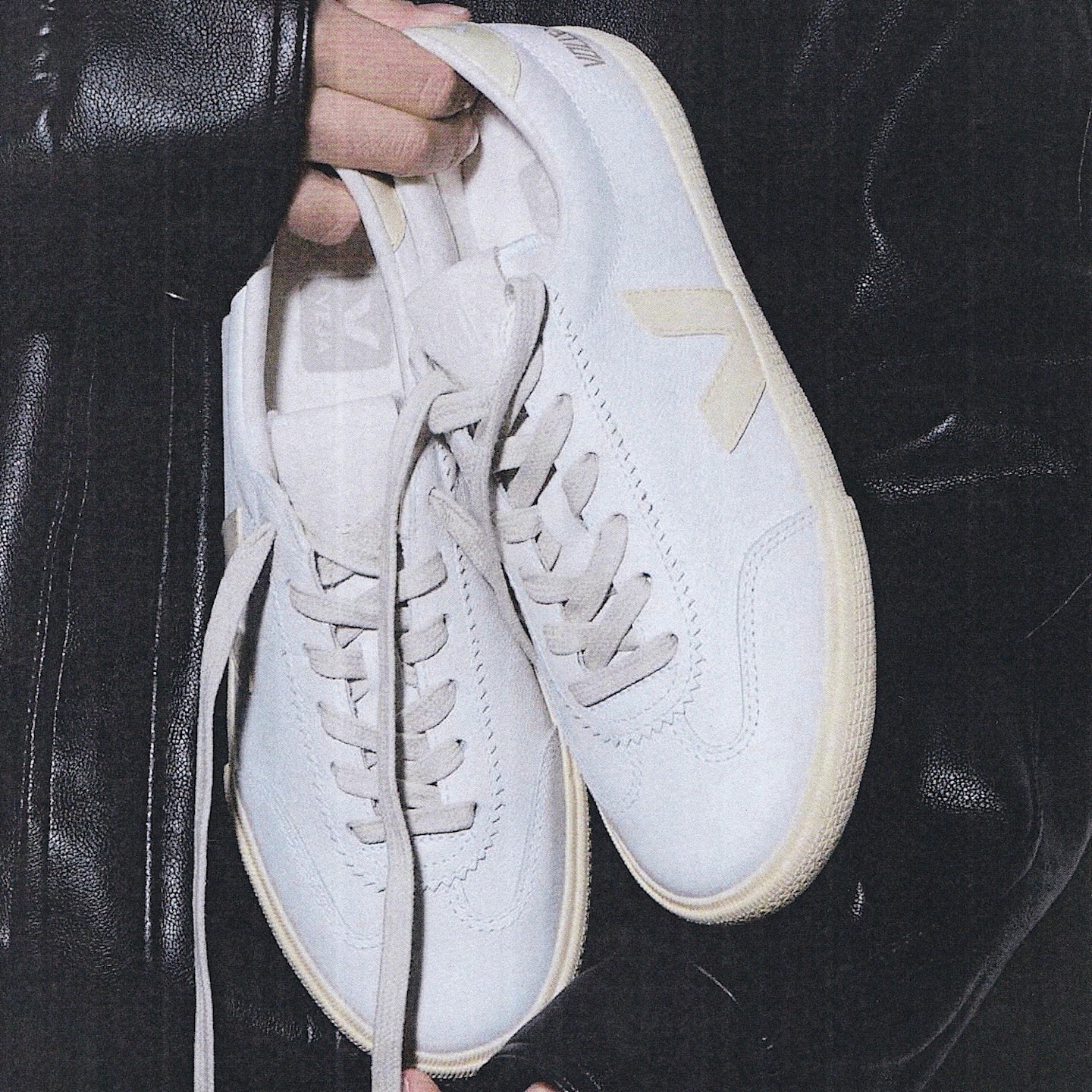Tenis Veja De Hombre Volley Signature O.t. - Image 4