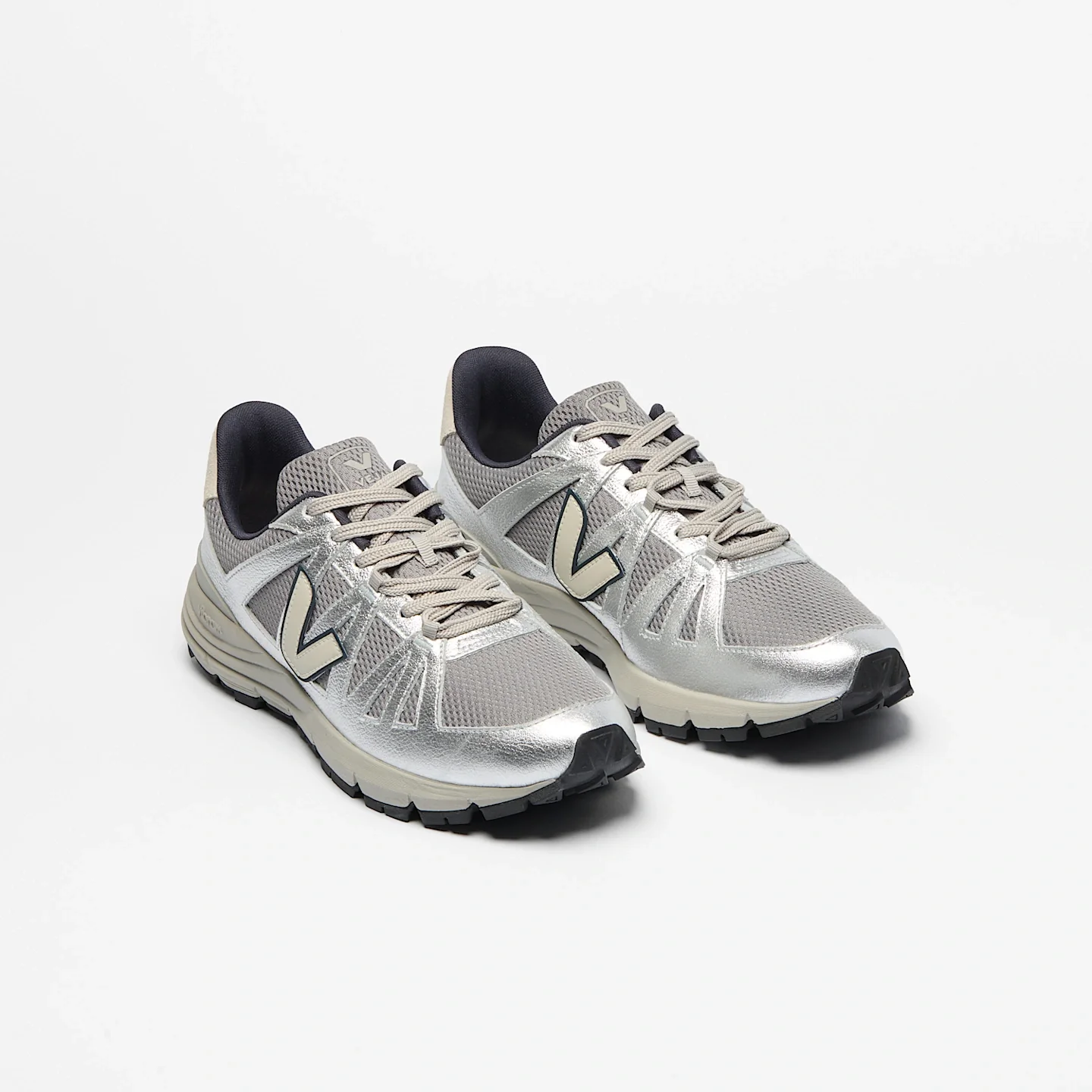 Tenis Veja De Mujer Salar Alveomesh Pierre Silver - Image 2