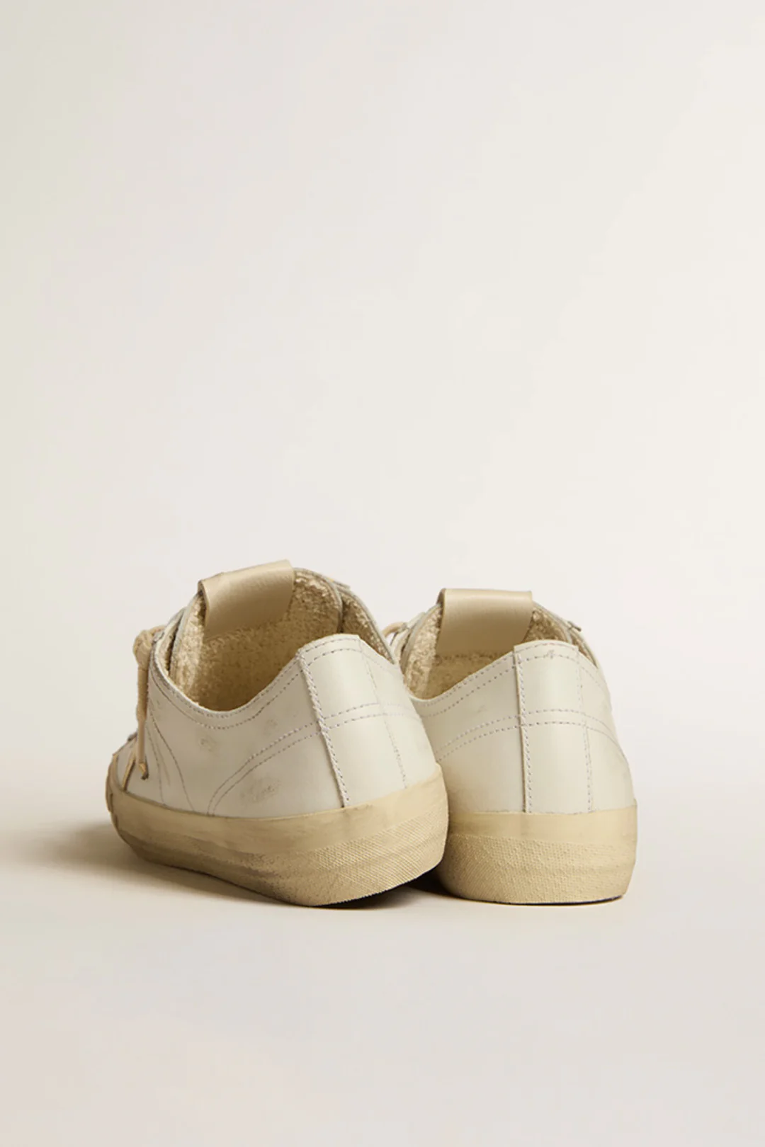 Tenis Golden Goose V-Star 2 Leather Upper Mujer - Image 3