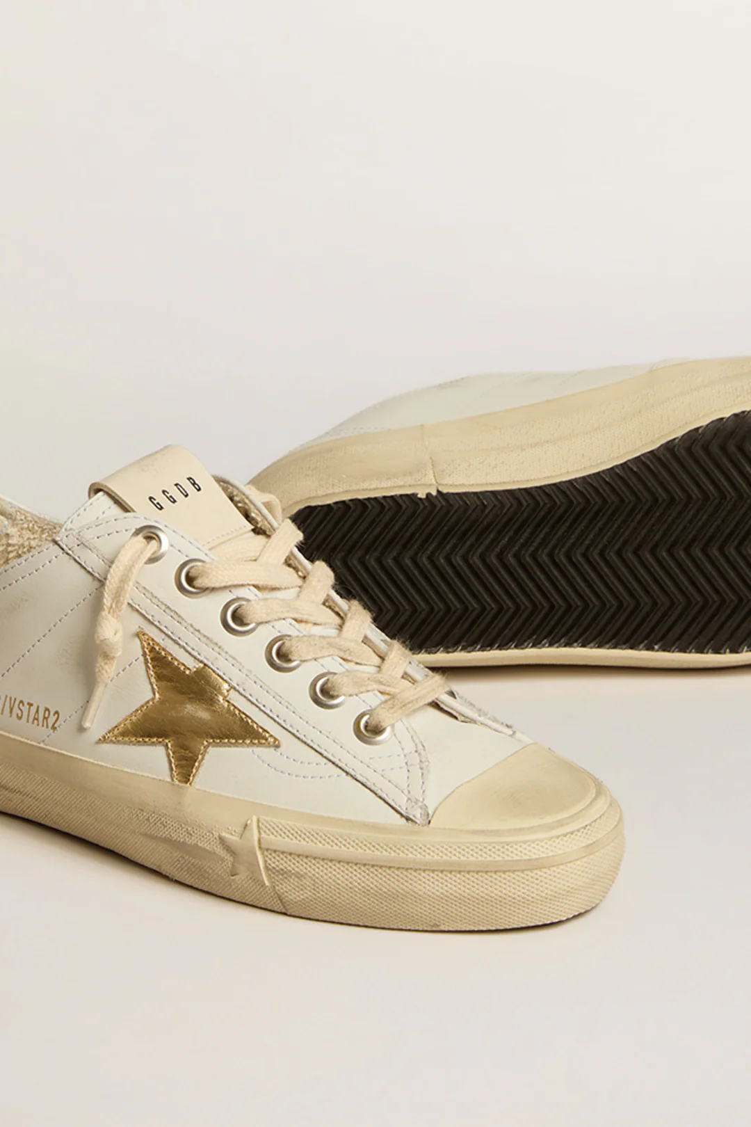 Tenis Golden Goose V-Star 2 Leather Upper Mujer - Image 4